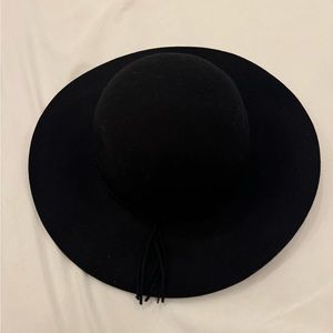 Olive & Oique Black Wool Hat